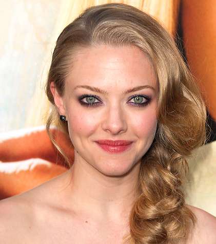 الضفيرة الفرنسيّة رافقت أماندا سيفريد في مناسباتها المختلفة