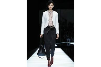 اليك تصاميم علامة  Giorgio Armani لخريف وشتاء 2017-2018