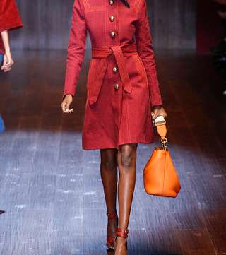 من صيحات موضة صيف 2015 جلد السويدي