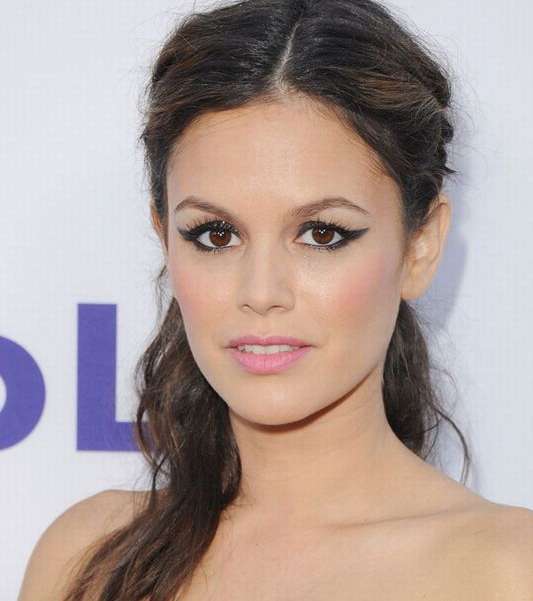 تسريحة النصف رفعة الناعمة