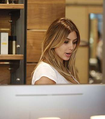 صور الهالات السوداء تغطي عيون كيم كارداشيان