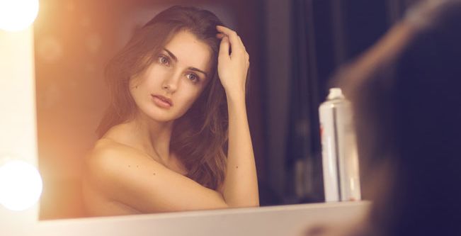 اسباب لتقعي في حب عيوب الجمال 