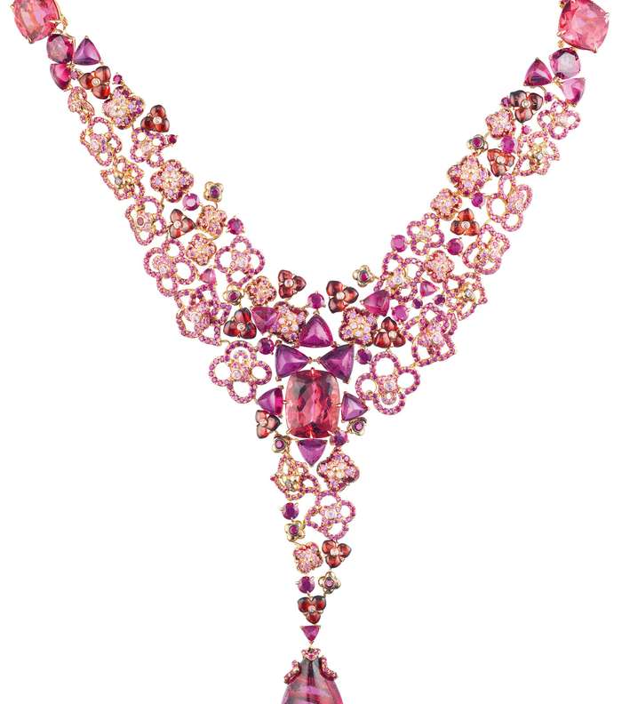 عقد من الذهب الزهري من مجموعة Hortensia من Chaumet