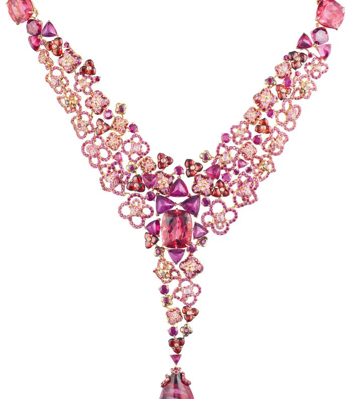عقد من الذهب الزهري من مجموعة Hortensia من Chaumet