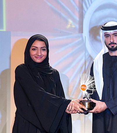 ماجد بن محمد بن راشد يكرّم الفائزين بجائزة الشيخة منال للفنانين الشباب لعام 2013