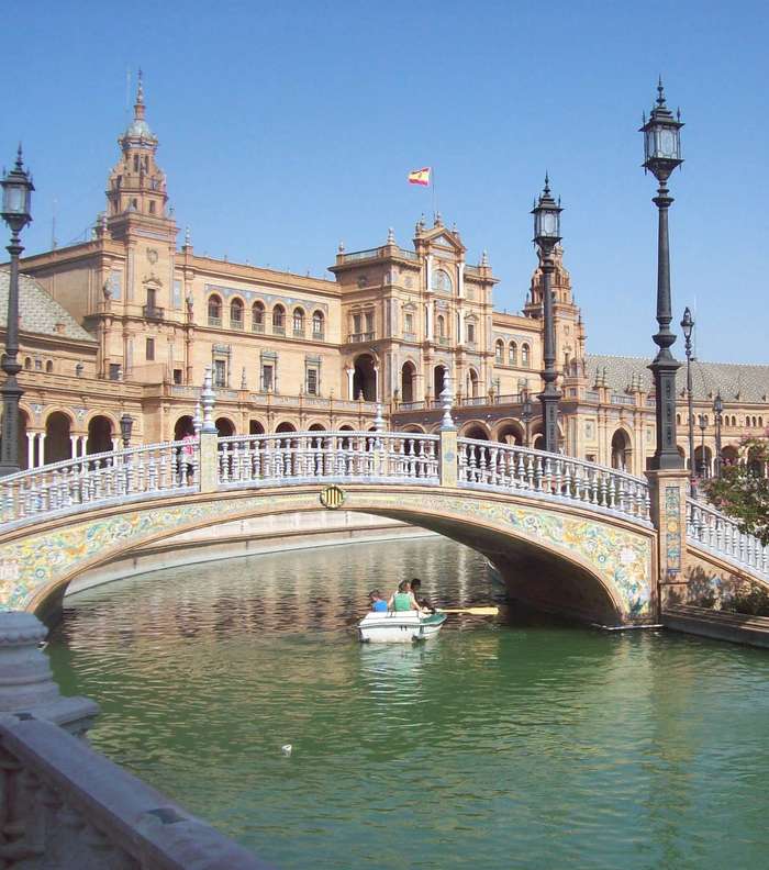 المناظر الطبيعية الخلابة في حديقة ماريا لويزا بارك