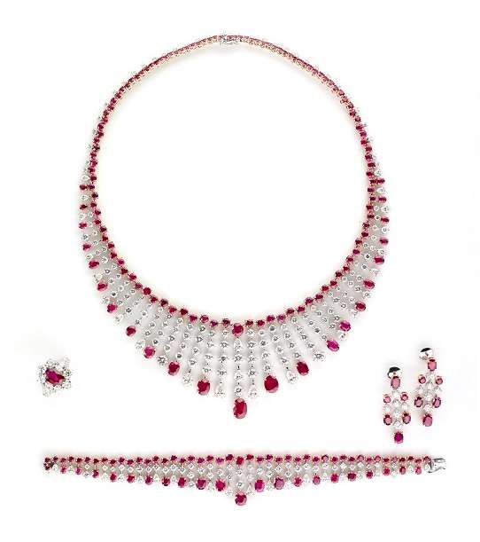 إحصلي على إطلالة أنيقة وراقية مع مجموعة مجوهرات معوض للعرائس