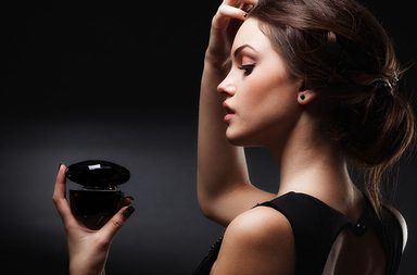 بالصور، احدث عطور ياسمينة لإطلالتك في موسم الأعياد