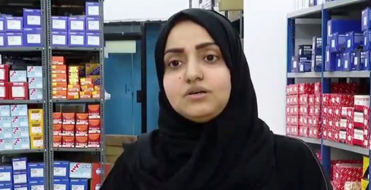 وداد الغامدي أول امرأة تبيع قطع غيار السيارات في جدة 