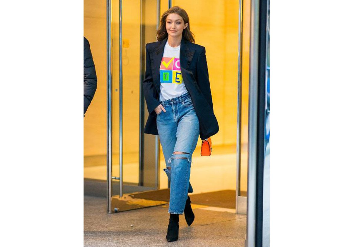 اظهري خصرك دائما وضعي يدك في جيبك