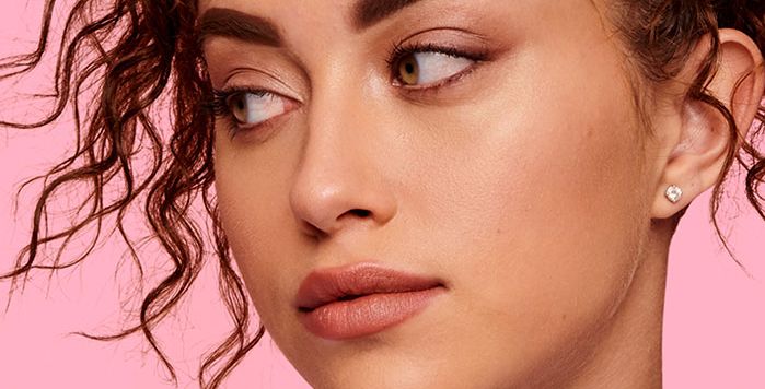 مرهم الحواجب الملوّن POWmade من Benefit Cosmetics يعدك بتجربة استثنائية!