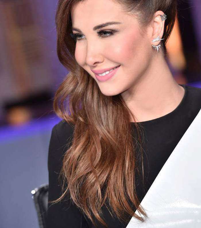 صور تساريح نانسي عجرم لإطلالة ناعمة وملفتة