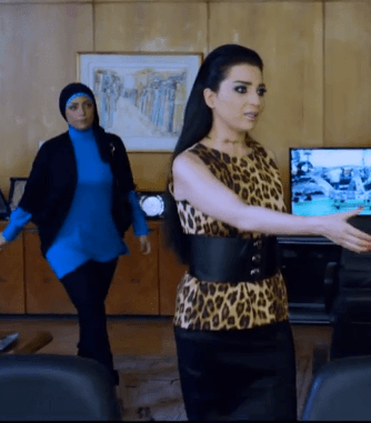 مي عزّ الدين تعتمد موضة نقشة النمر