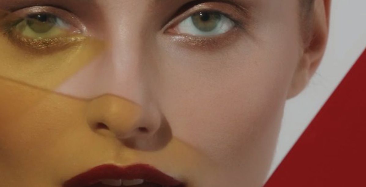 عيون CHANEL تخبرك الحكاية الأجمل مع Palette Essentielle