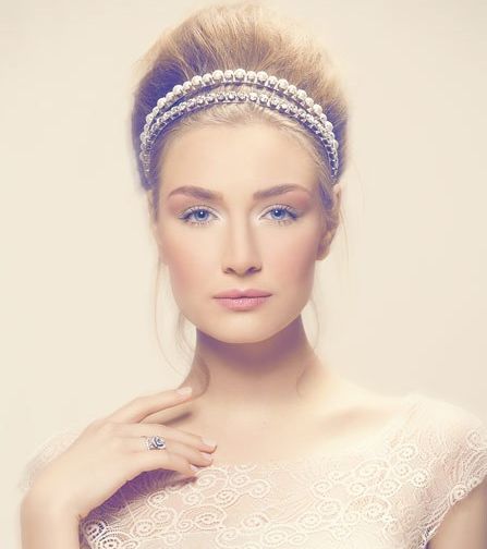 صور اجمل تسريحات مع تاج لسهراتك