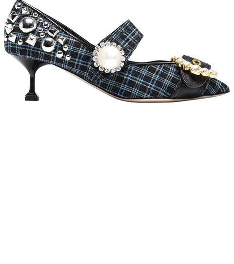 حذاء Miu Miu بكعب الـ Kitten Heels مع بكلة من اللؤلؤ لهذا الموسم