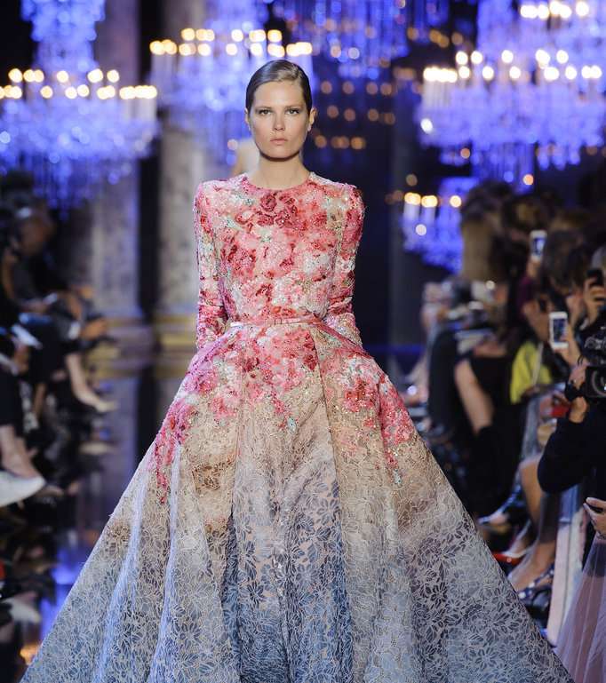 فستان إيلي صعب هذا، خيار ليا ميشيل للسجادة الحمراء