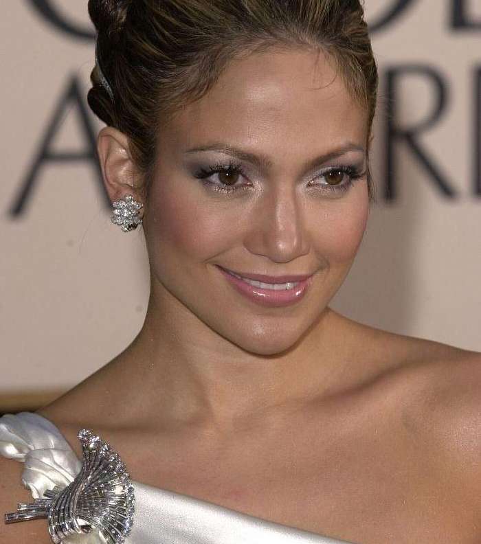 مكياج ناعم  جينيفر لوبيز في الغولدن غلوب في العام 2001 