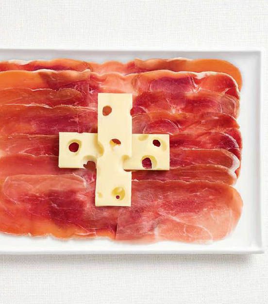 العلم السويسري باللحم المقدد والجبنة السويسرية
