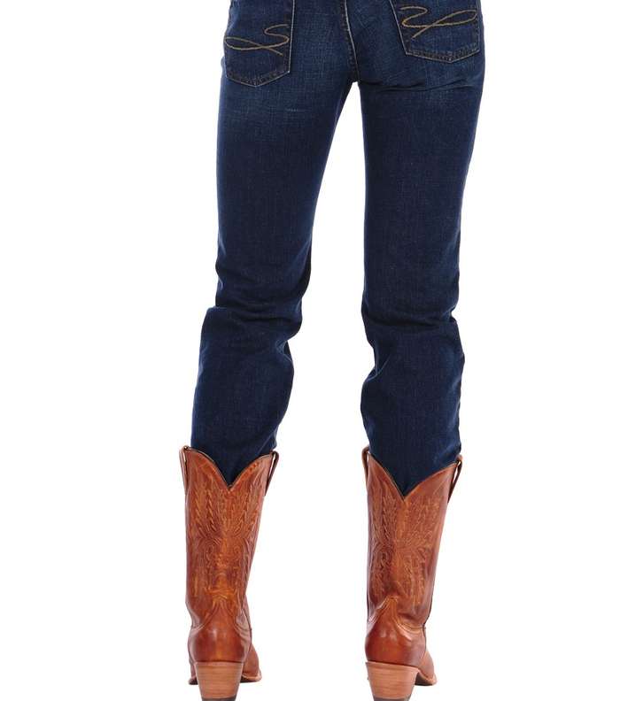 اختاري الجينز بقصة الـ Boot Cut إذا كانت مؤخرتك عريضة