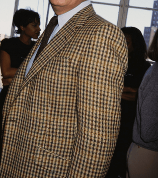 تعرفي على الاسم الحقيقي لاوسكار دي لا رانتا