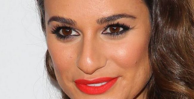 خطوات مكياج النجمات | مكياج ليا ميشيل بالخطوات لصيف 2014 