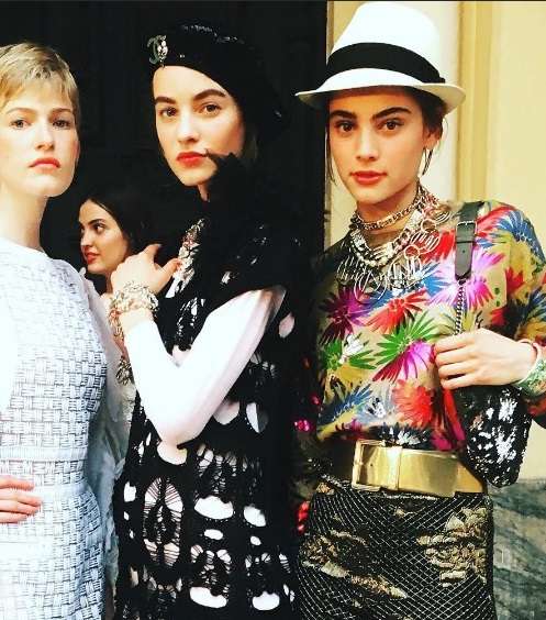 الجاذبيّة الطبيعيّة لإمرأة CHANEL في كوبا