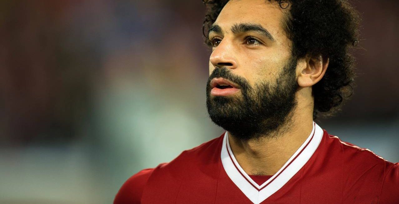 بين الزوجات البلاستيكيات، زوجة اللاعب المصري محمد صلاح تخالف القاعدة وتحافظ على الحجاب!