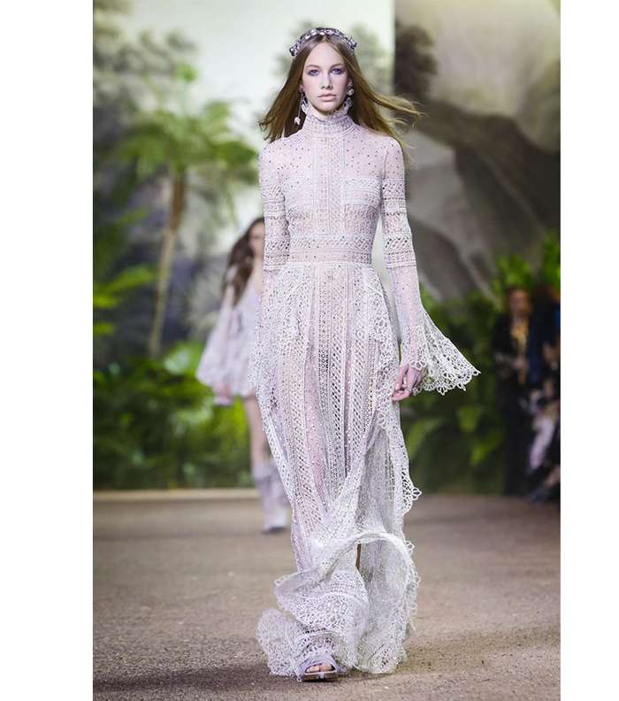 إطلالة من تصميم علامة Elie Saab