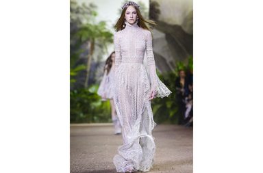 إطلالة من تصميم علامة Elie Saab