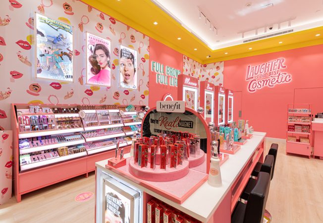 عن تاريخ مستحضرات Benefit Cosmetics