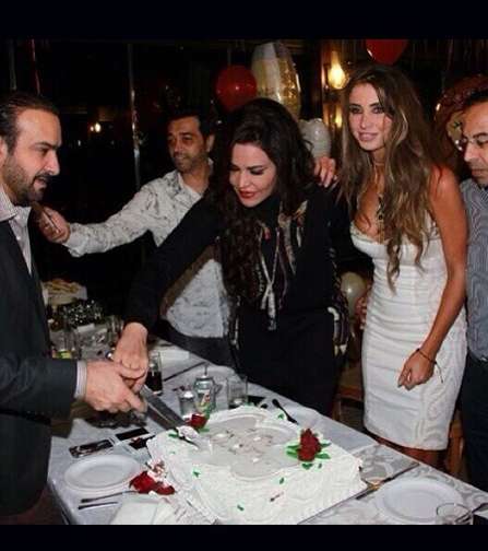 أحلام تحتفل بزواجها، وأنابيلا هلال إلى جانبها