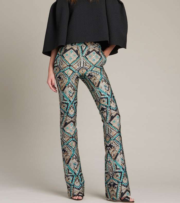 موضة التوب بالاكمام المنسدلة Off Shoulders من مونيك لوييه