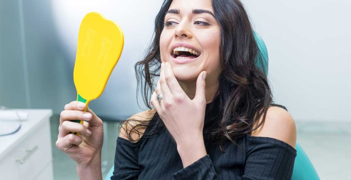 عادات يومية تتسبب باصفرار الاسنان