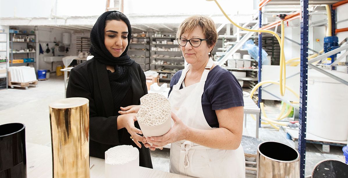 ياسمينة في جولة مع نساء رائدات مشاركات في أسبوع دبي للتصميم