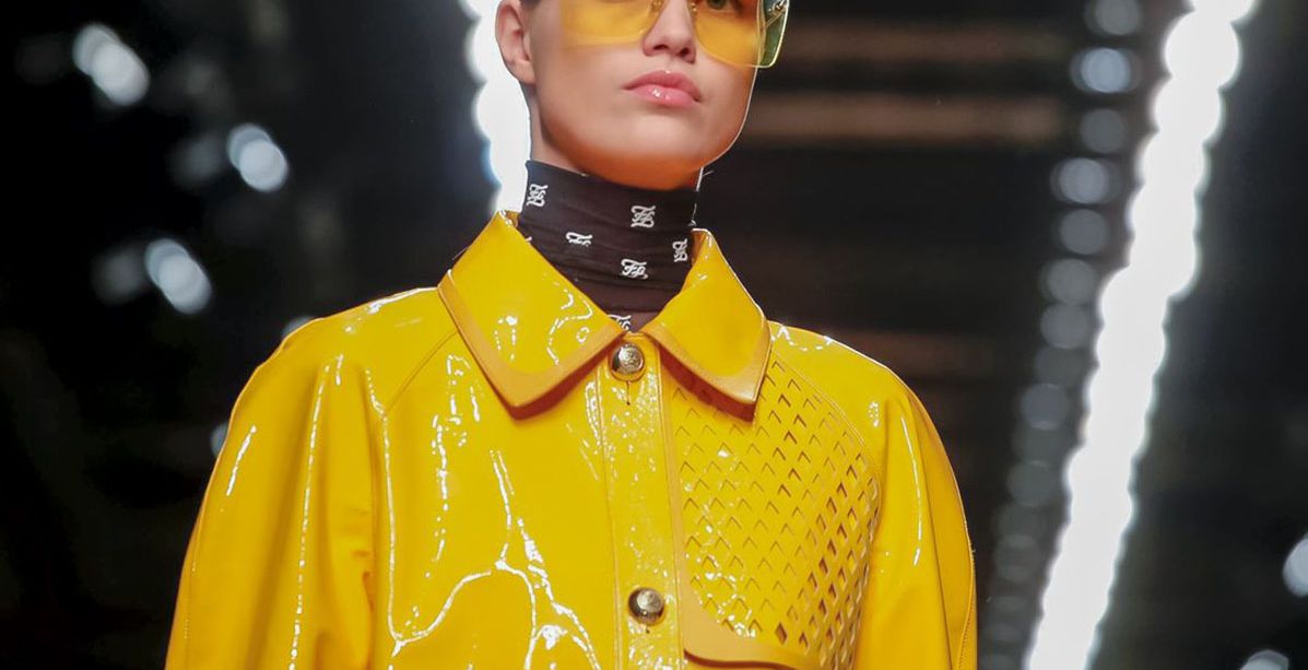 اجدد ازياء فندي لشتاء 2019 الموقعة من الراحل كارل لاغرفلد