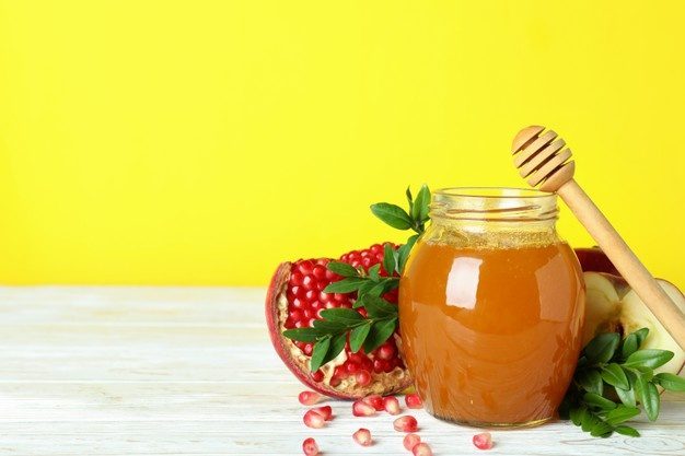 علاج قرحة المعدة بالعسل وقشر الرمان