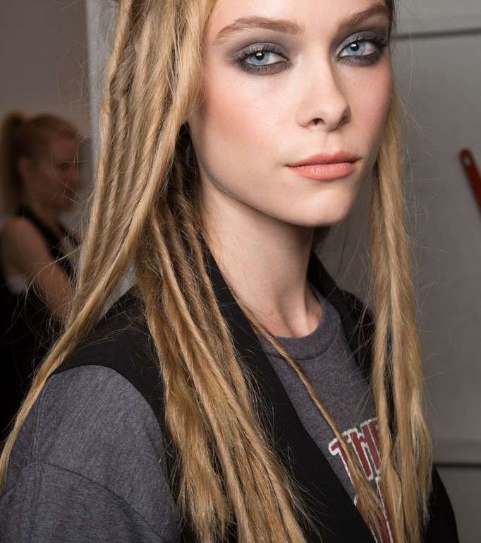 السموكي على عيون Nicole Miller