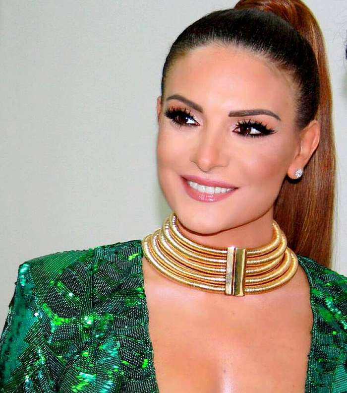 تسريحة ذيل الحصان مع هيلدا على مسرح ستار أكاديمي