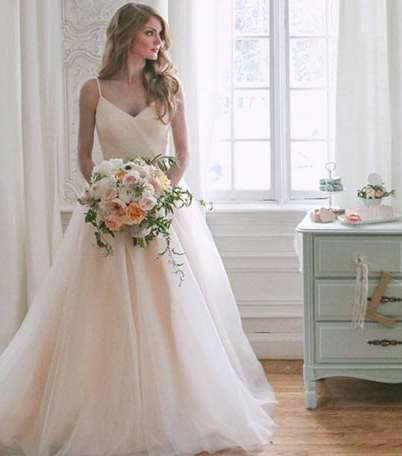 بالصور، الصيحات العصريّة الأنثويّة في فساتين أعراس 2016