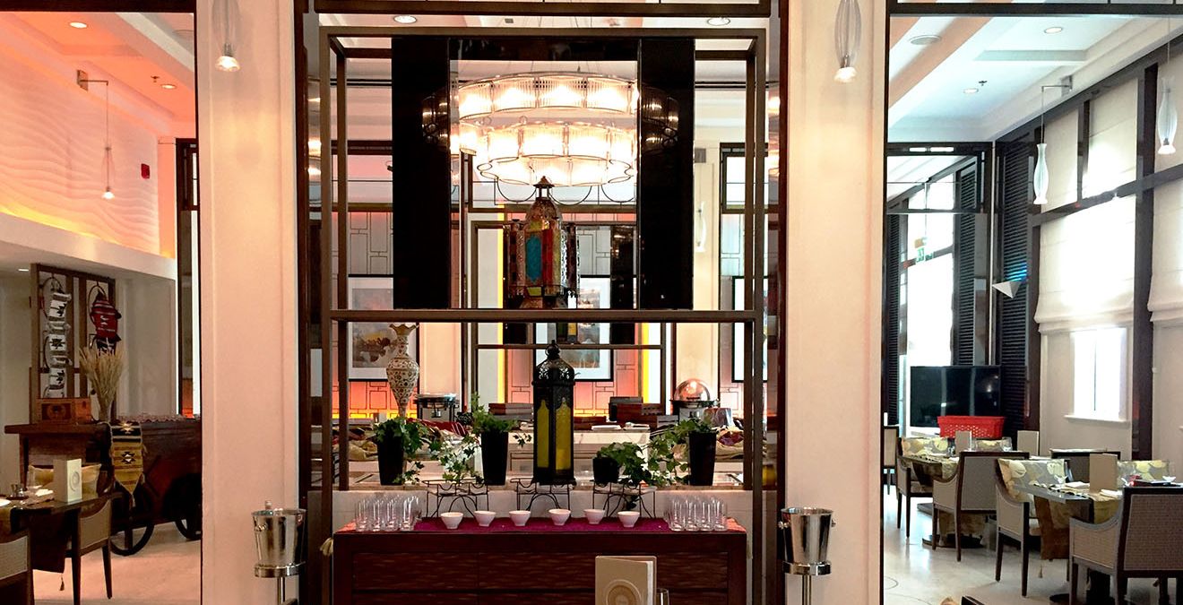 مائدة الإفطار في عدد من مطاعم دبي الفاخرة بعينيّ ياسمينة