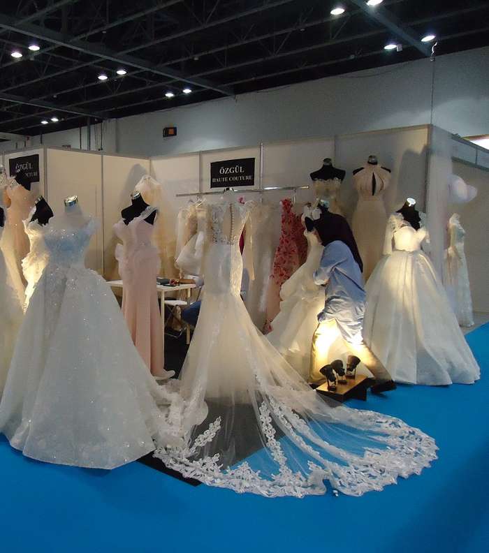 مشاركة لافتة ومعهودة لمصممي وماركات فساتين الزفاف