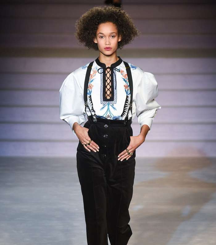 السروال بقصة الخصر العالي مع الازرار من تمبرلي لندن لشتاء 2018