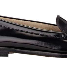حذاء الـ Loafer المسطح من القطع التي تبقى رائجة على مر المواسم