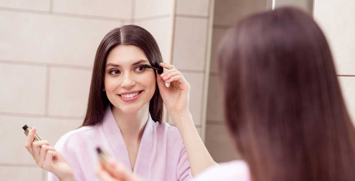 اخطاء مكياج تسبب تساقط الرموش والحاجبين