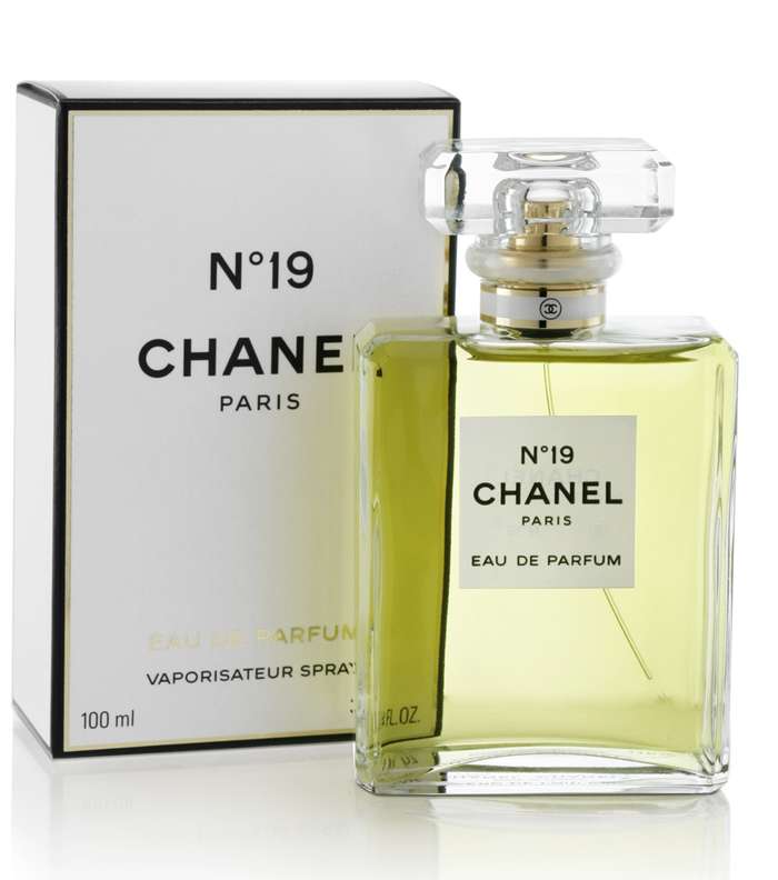 عطر NO.19...حمل رقم يوم ميلادها، وأطلق قبل عام من رحيلها 