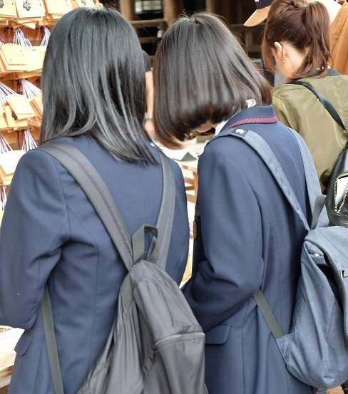 طالبات يابانيات