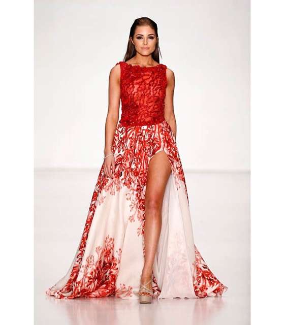 الفستان الطويل باللونين الأحمر والبيض