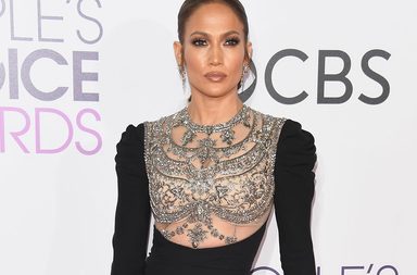 اليك موديلات فساتين النجمات في حفل People’s Choice Awards 2017