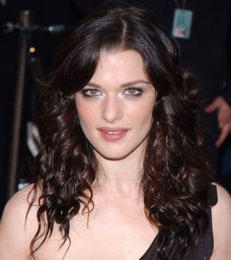 ماكياج طبيعي بالخدود الورديّة لإطلالة النهار